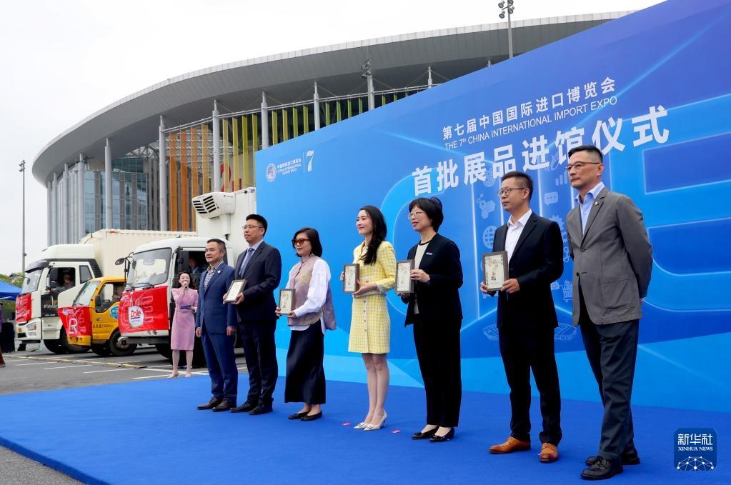 新华全媒＋丨第七届进博会：首批展品进馆 布展工作有序推进