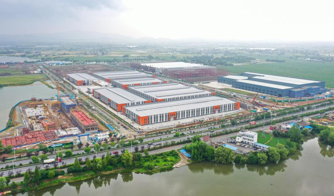 安徽南陵，建设中的龙潭汽车零部件产业园。人民网记者 张俊摄
