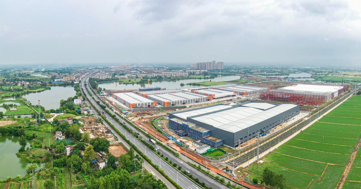龙潭汽车零部件产业园紧挨着G205国道。人民网记者 张俊摄