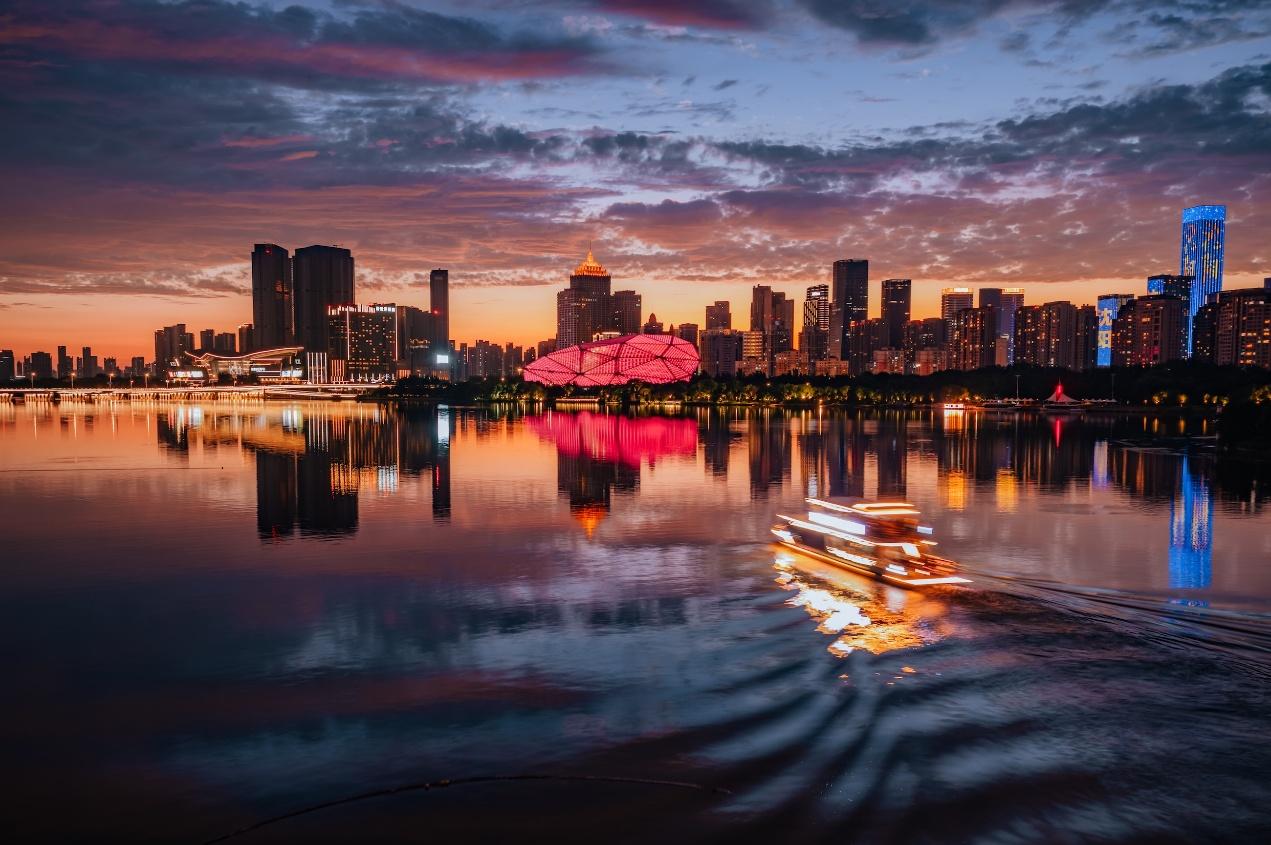 黄昏时分的沈阳城。邱活摄