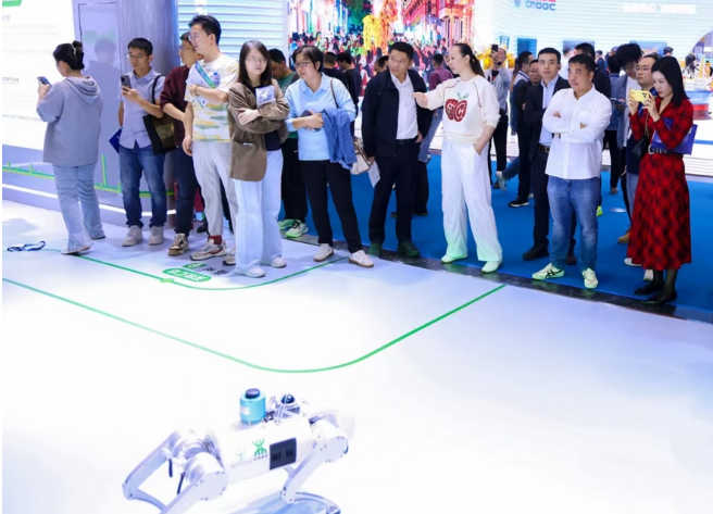 “具身智能巡检解决方案”展示。主办方供图